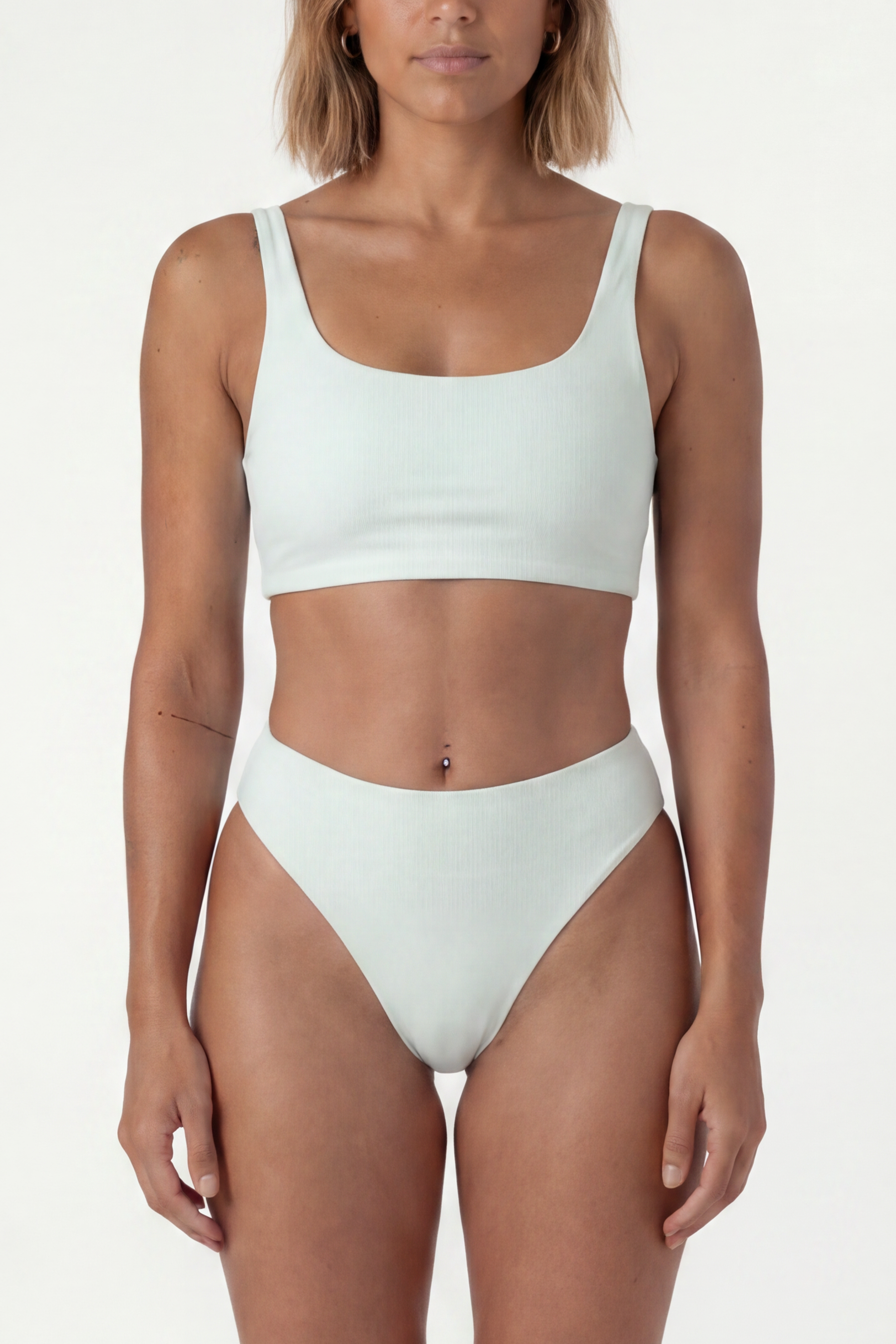 Yolo sporty bralette bikini top Vary Black – REPREVE® recycled swimwear | Ula