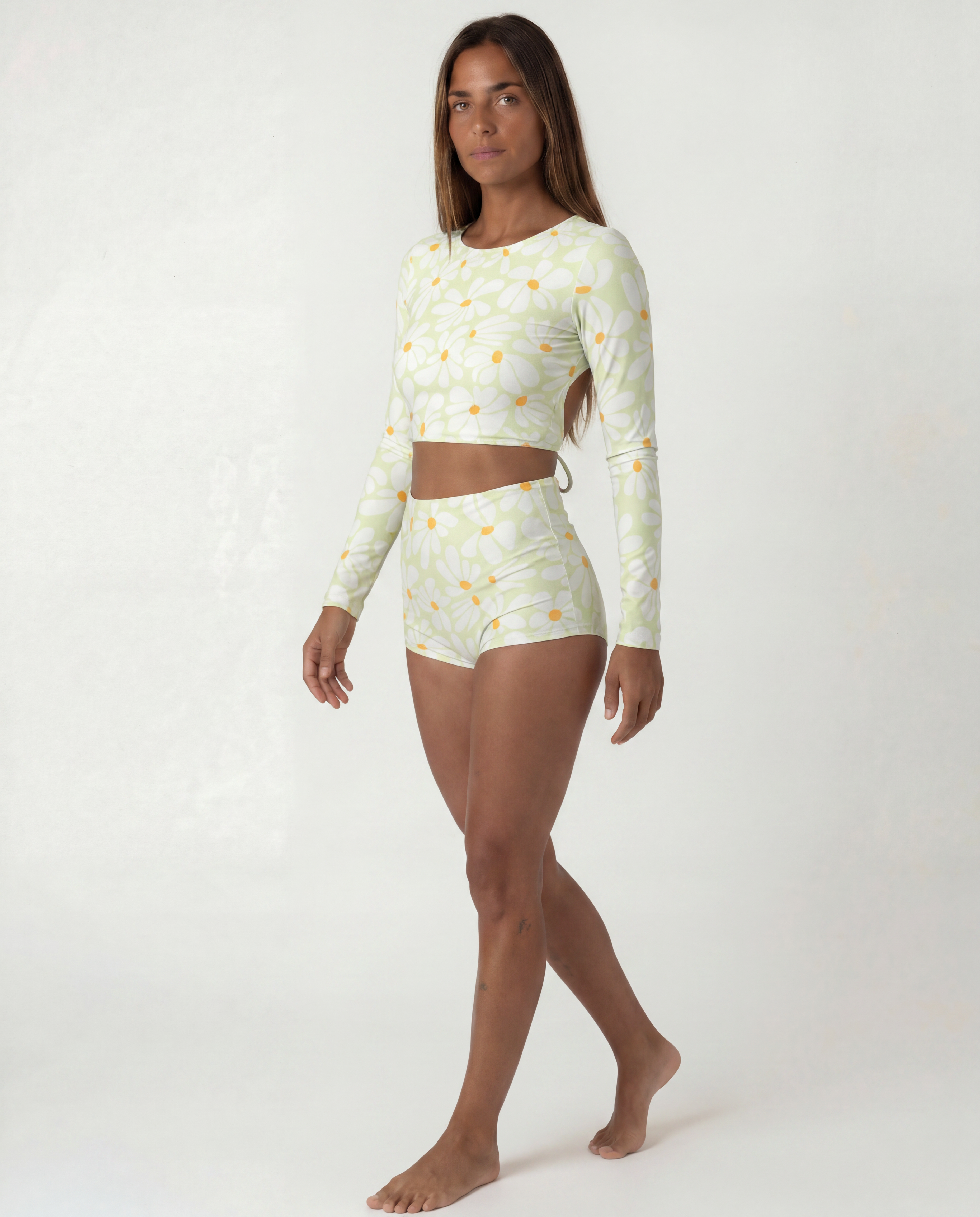 Voss UPF 50+ long-sleeve crop top Kaya Green – sustainable recycled swimwear | Ula